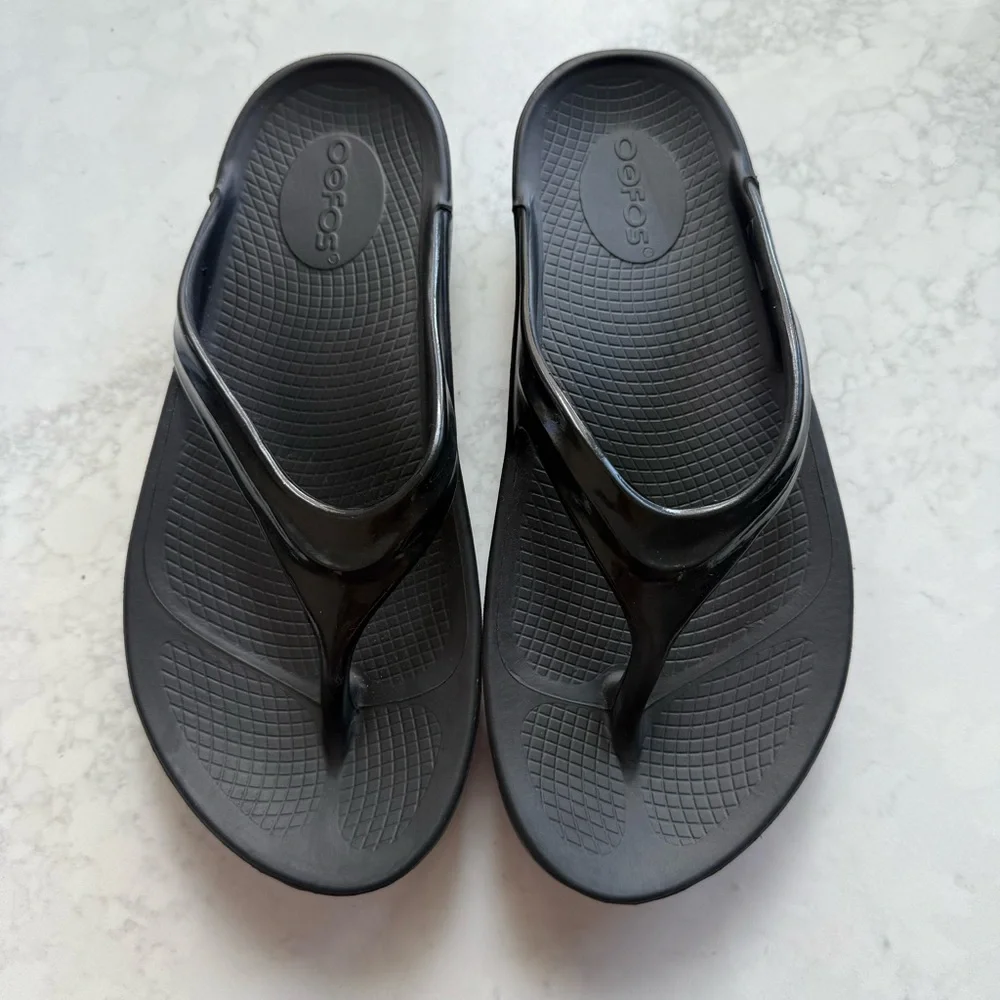 OOFOS Women's OOLALA Sandals Black Size 8 EUC - Picture 2 of 9